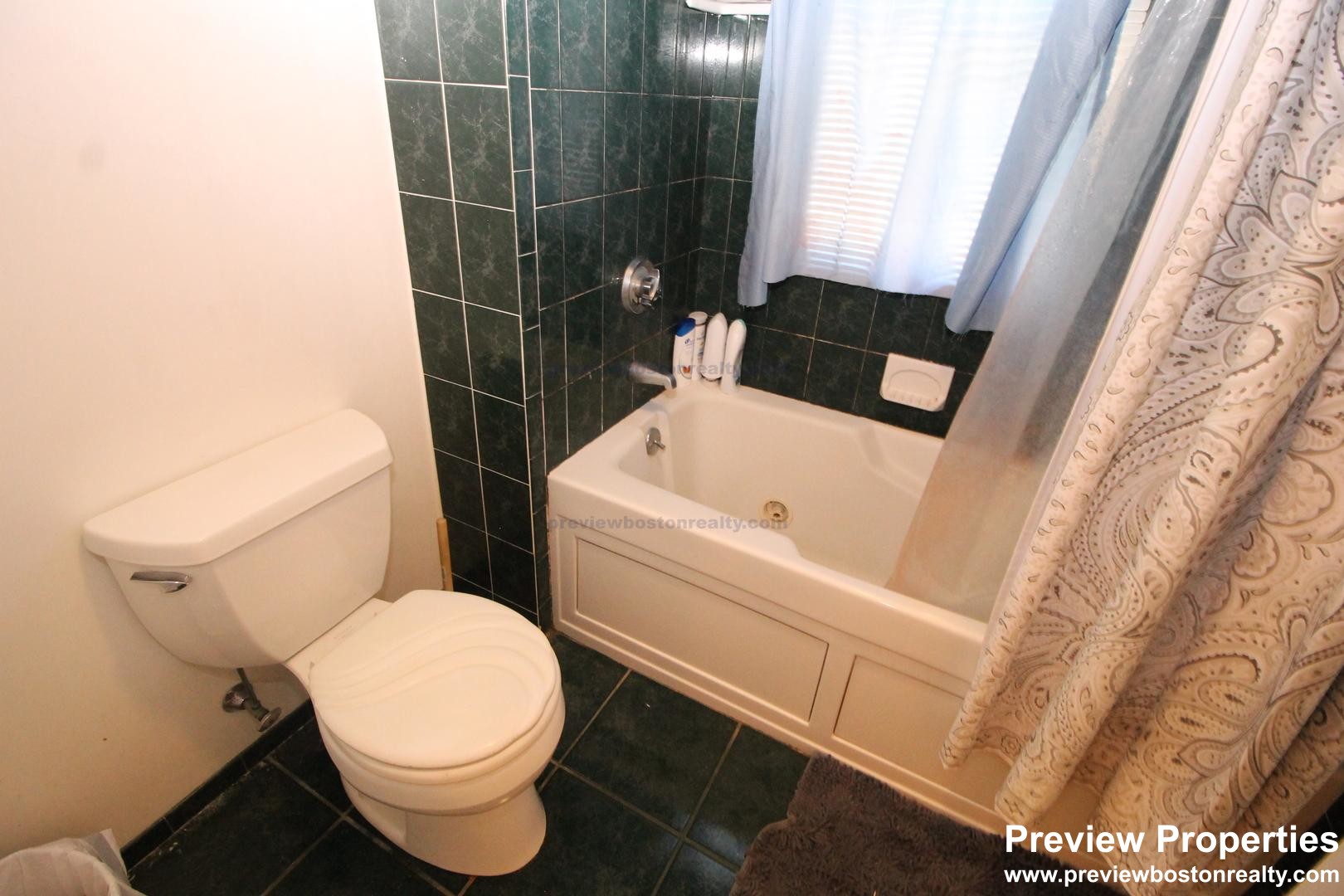 44 Champney St, Oak Square