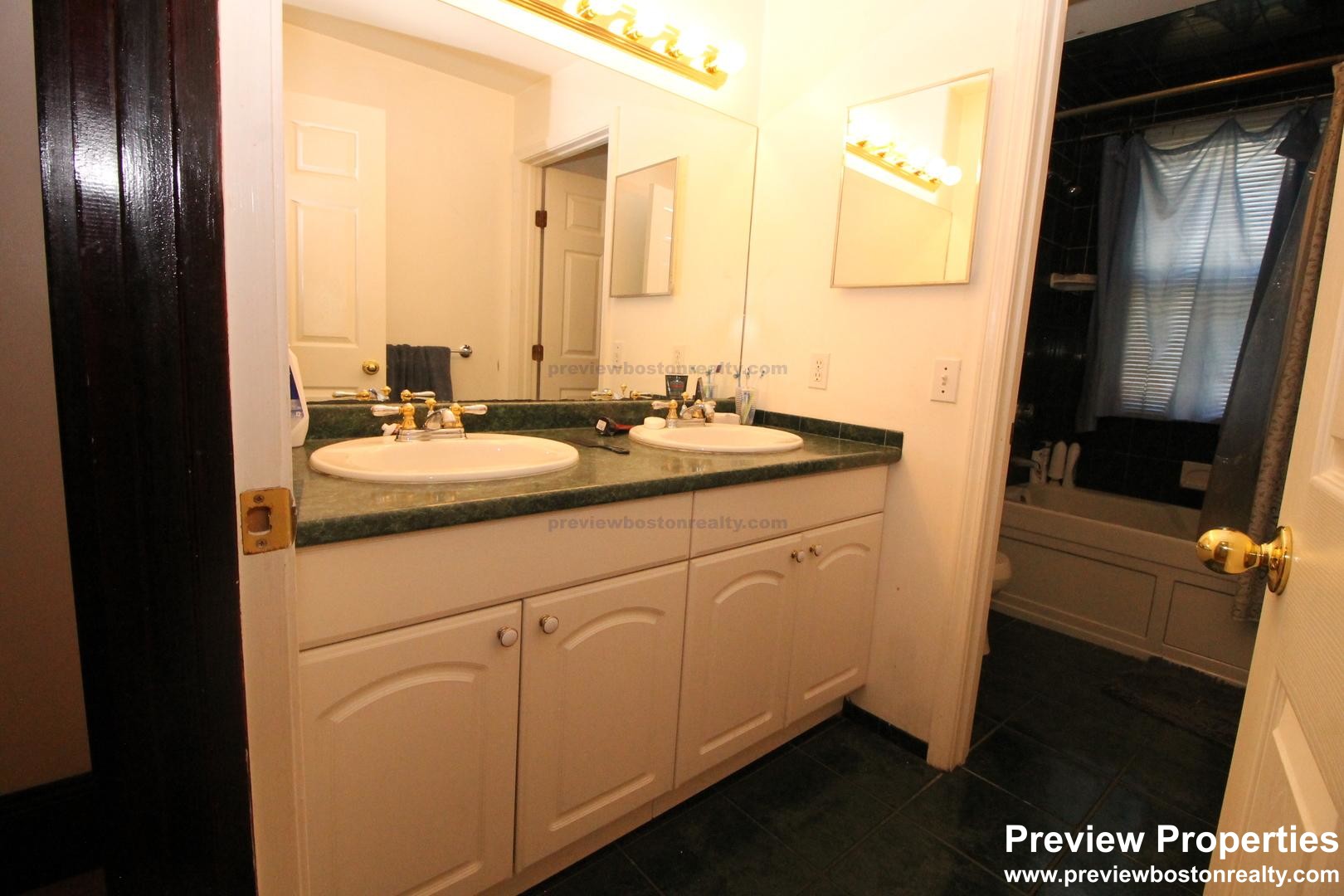 44 Champney St, Oak Square