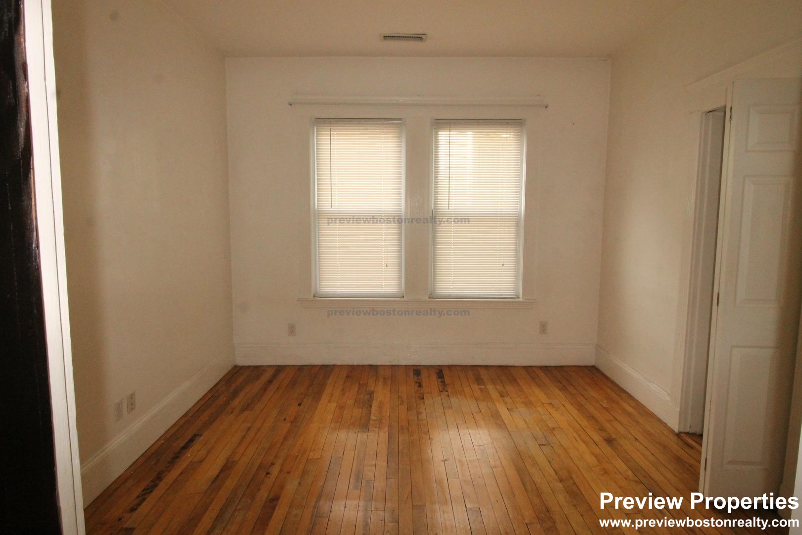 44 Champney St, Oak Square