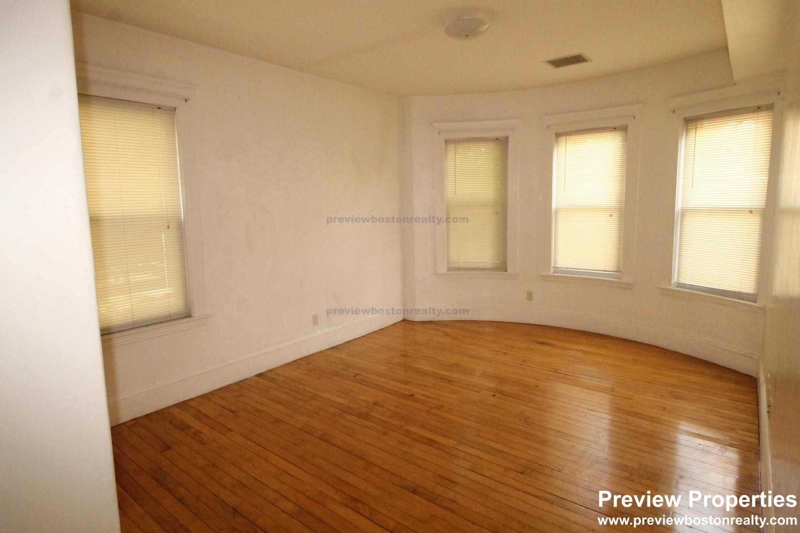 44 Champney St, Oak Square