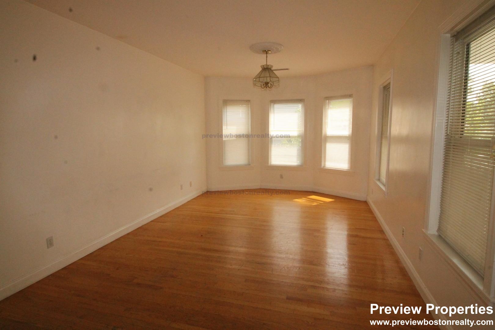 44 Champney St, Oak Square