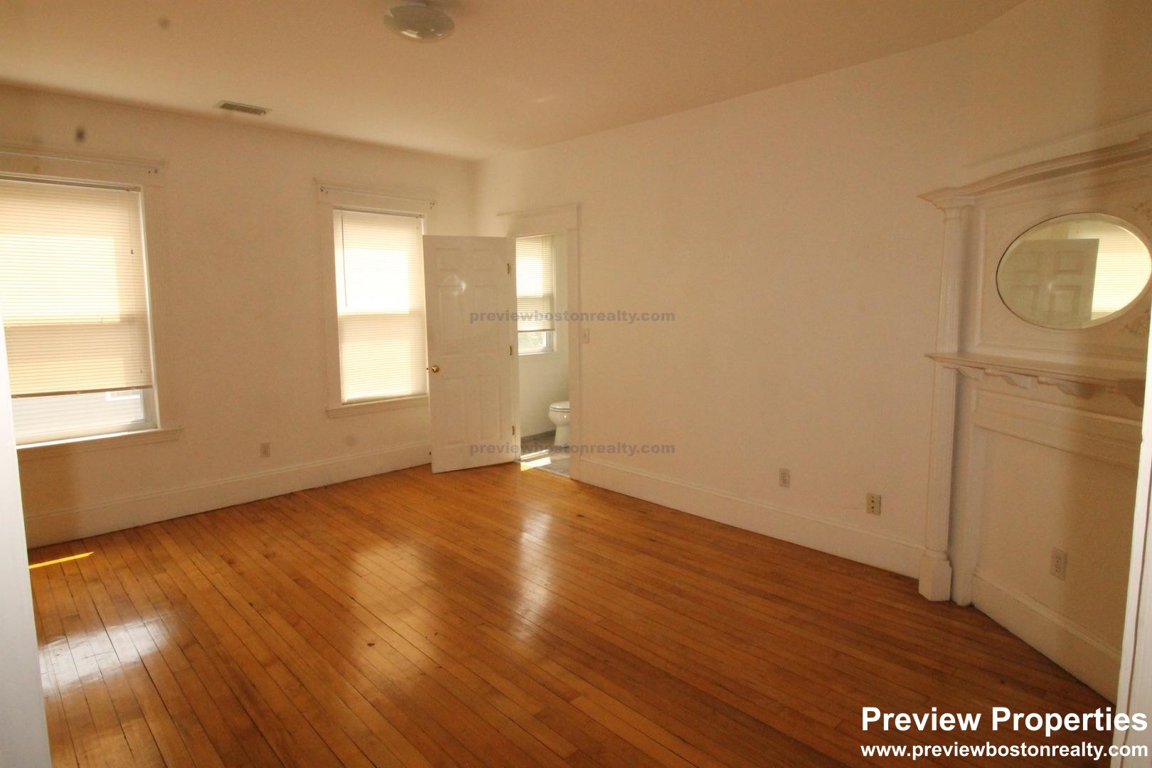 44 Champney St, Oak Square