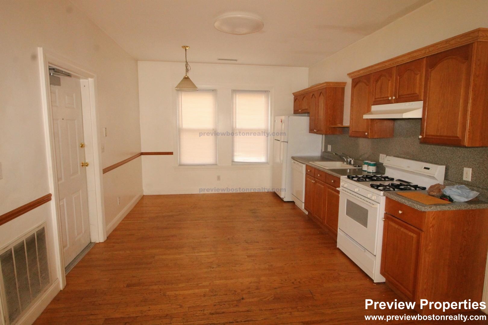 44 Champney St, Oak Square