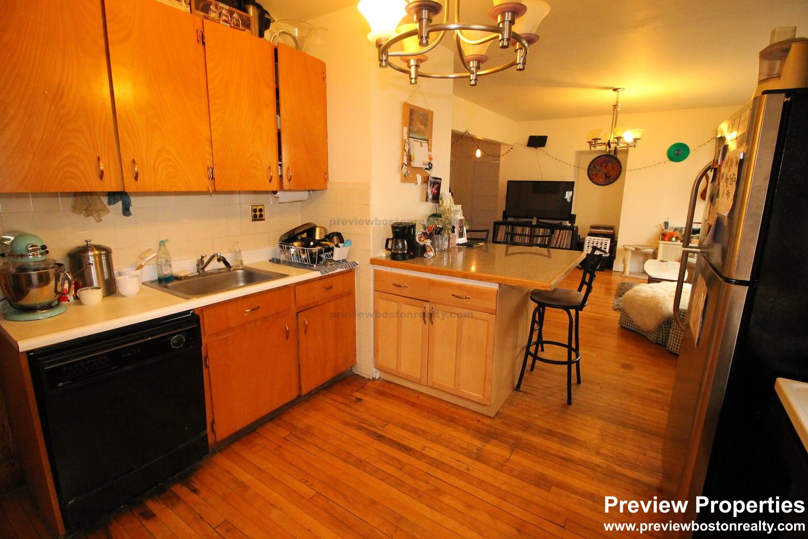 331 Faneuil St, Oak Square