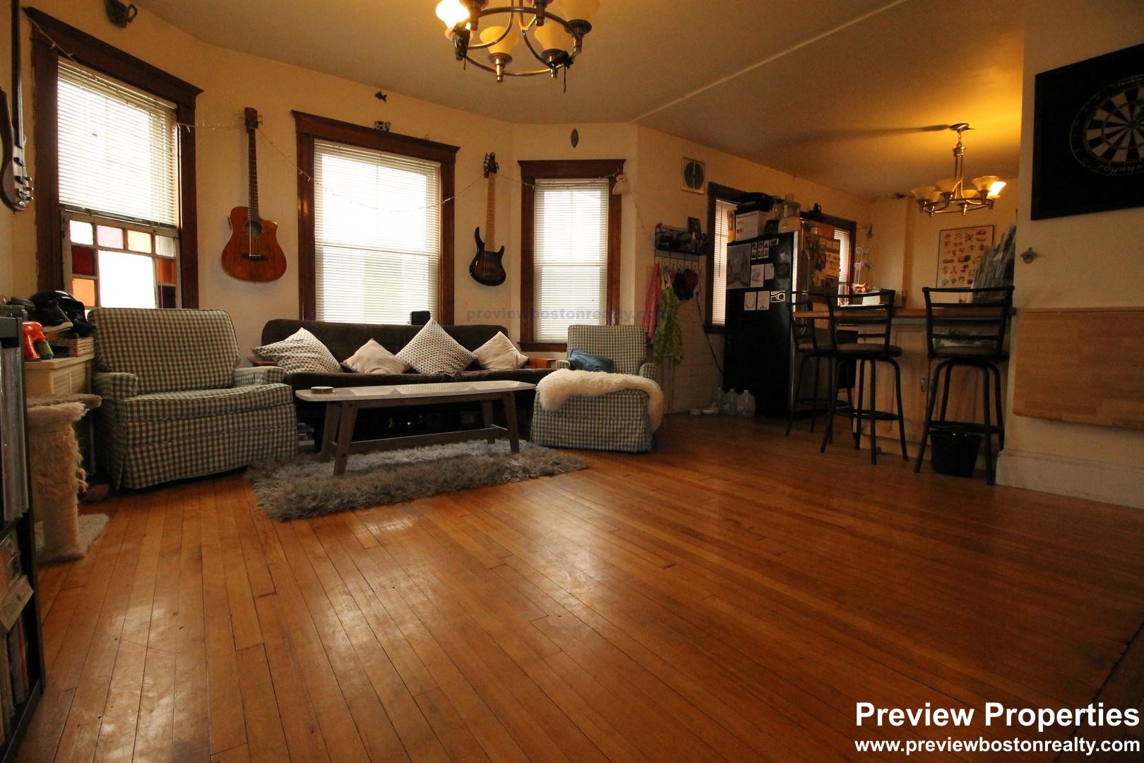 331 Faneuil St, Oak Square