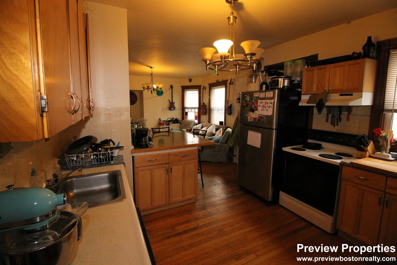 331 Faneuil St, Oak Square