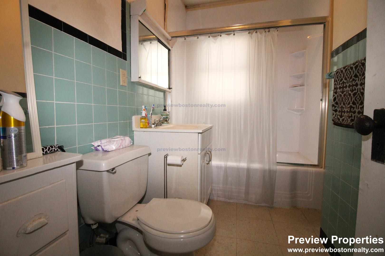 331 Faneuil St, Oak Square