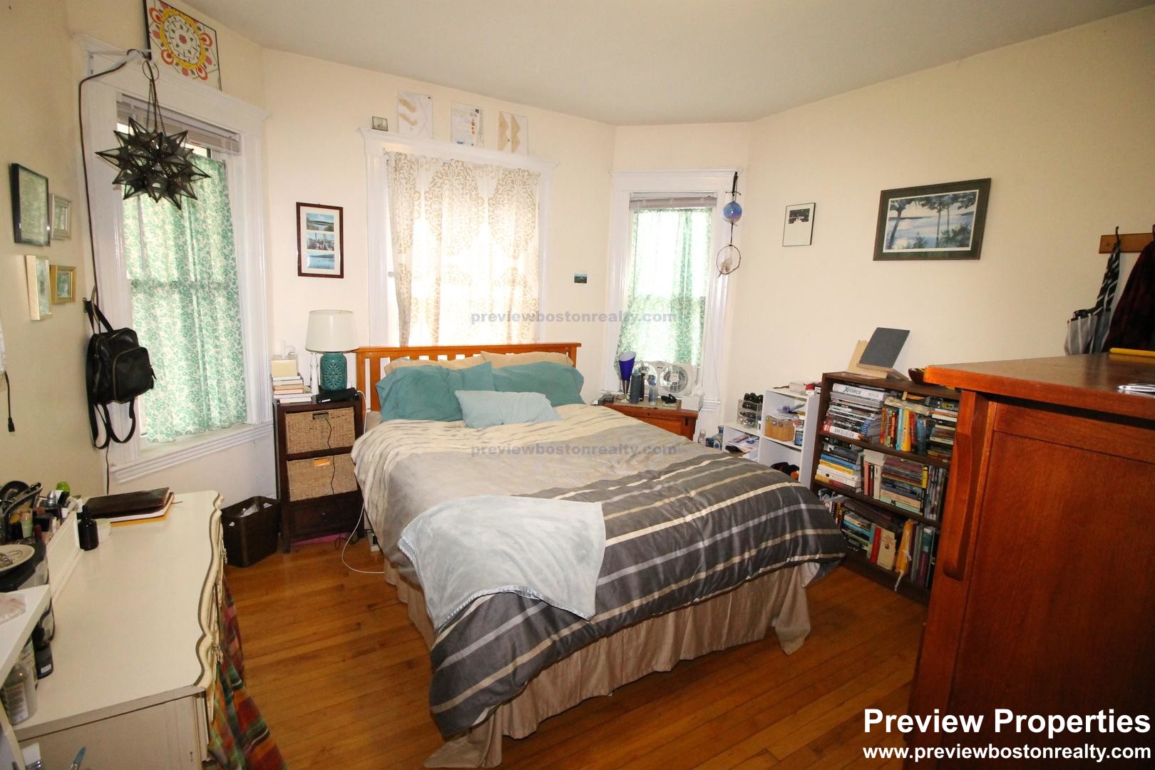 331 Faneuil St, Oak Square