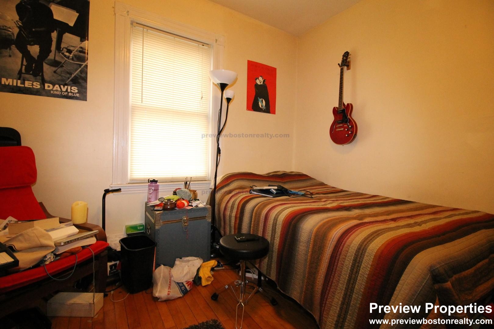 331 Faneuil St, Oak Square