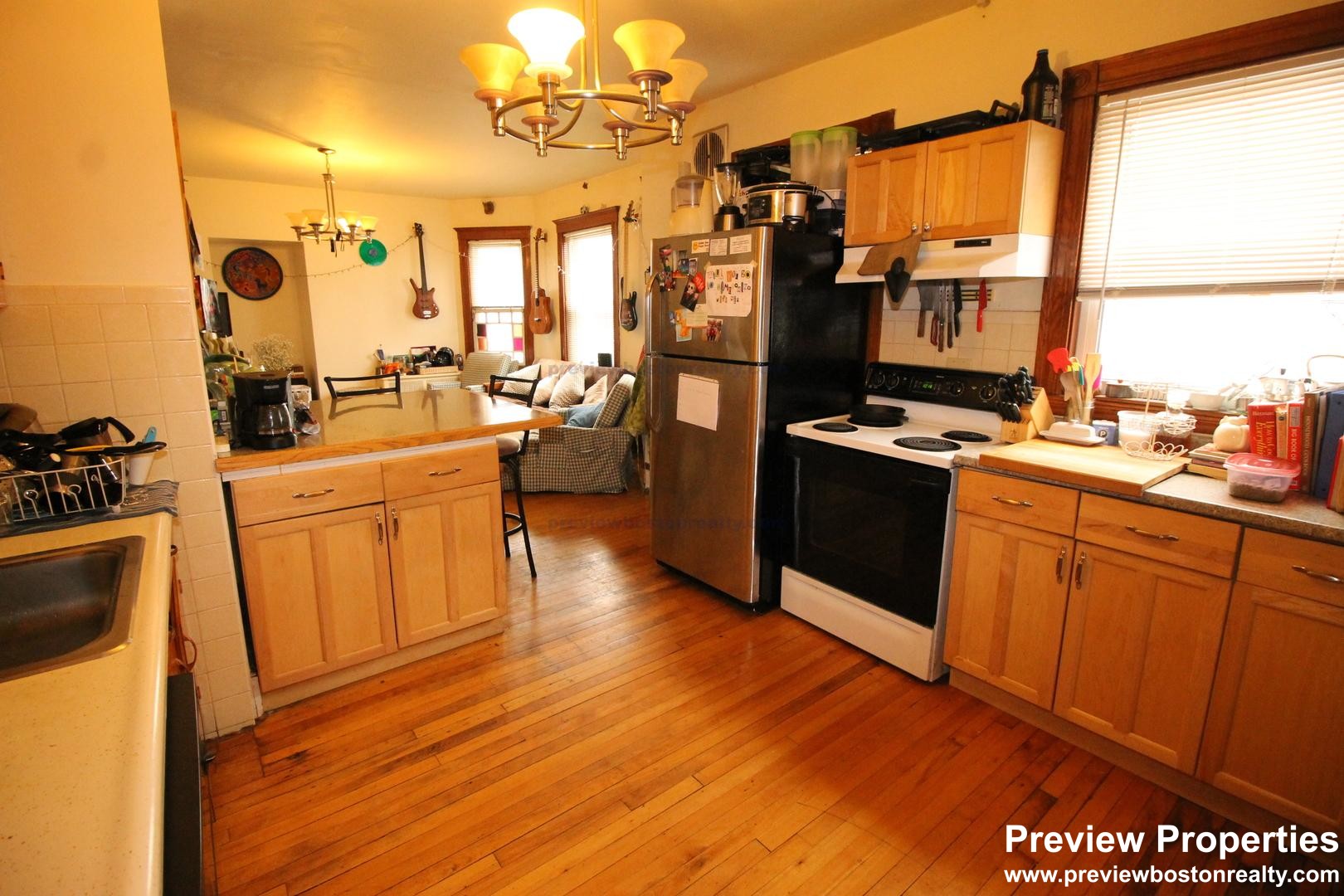 331 Faneuil St, Oak Square