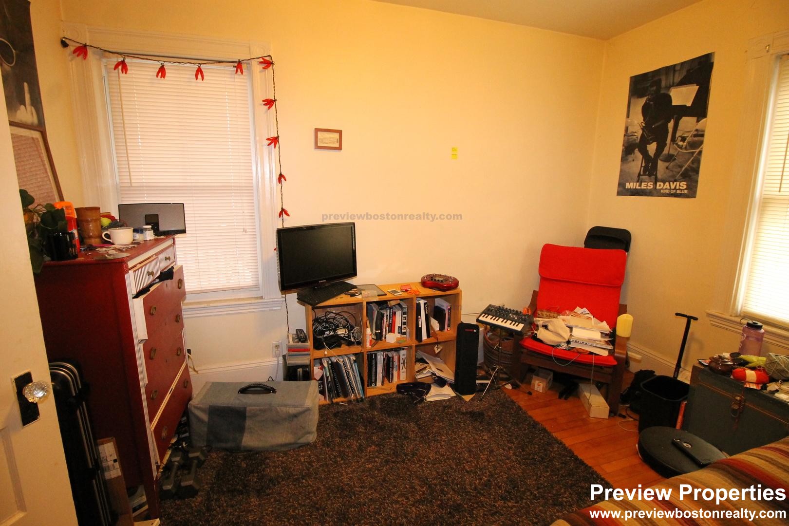 331 Faneuil St, Oak Square