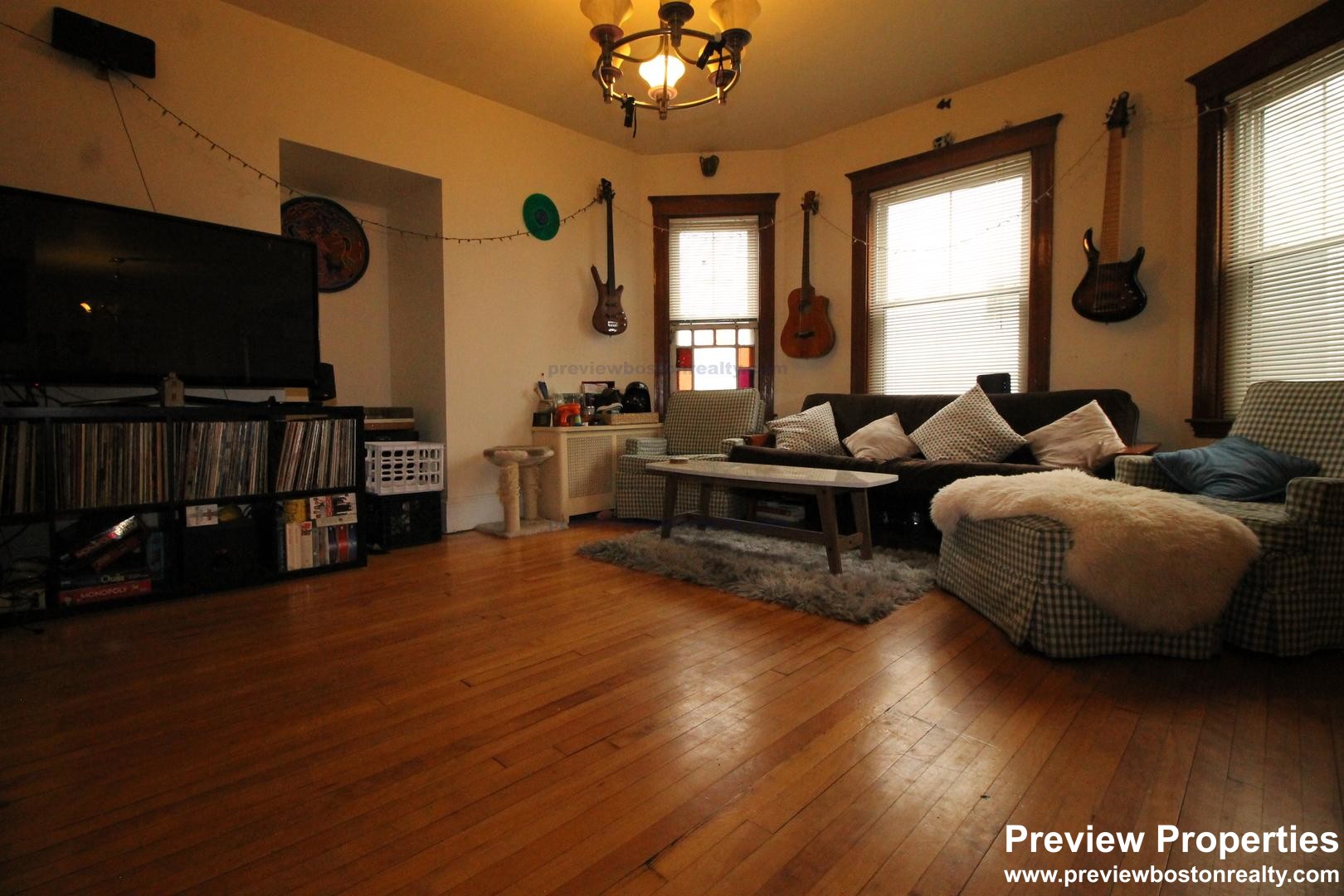 331 Faneuil St, Oak Square