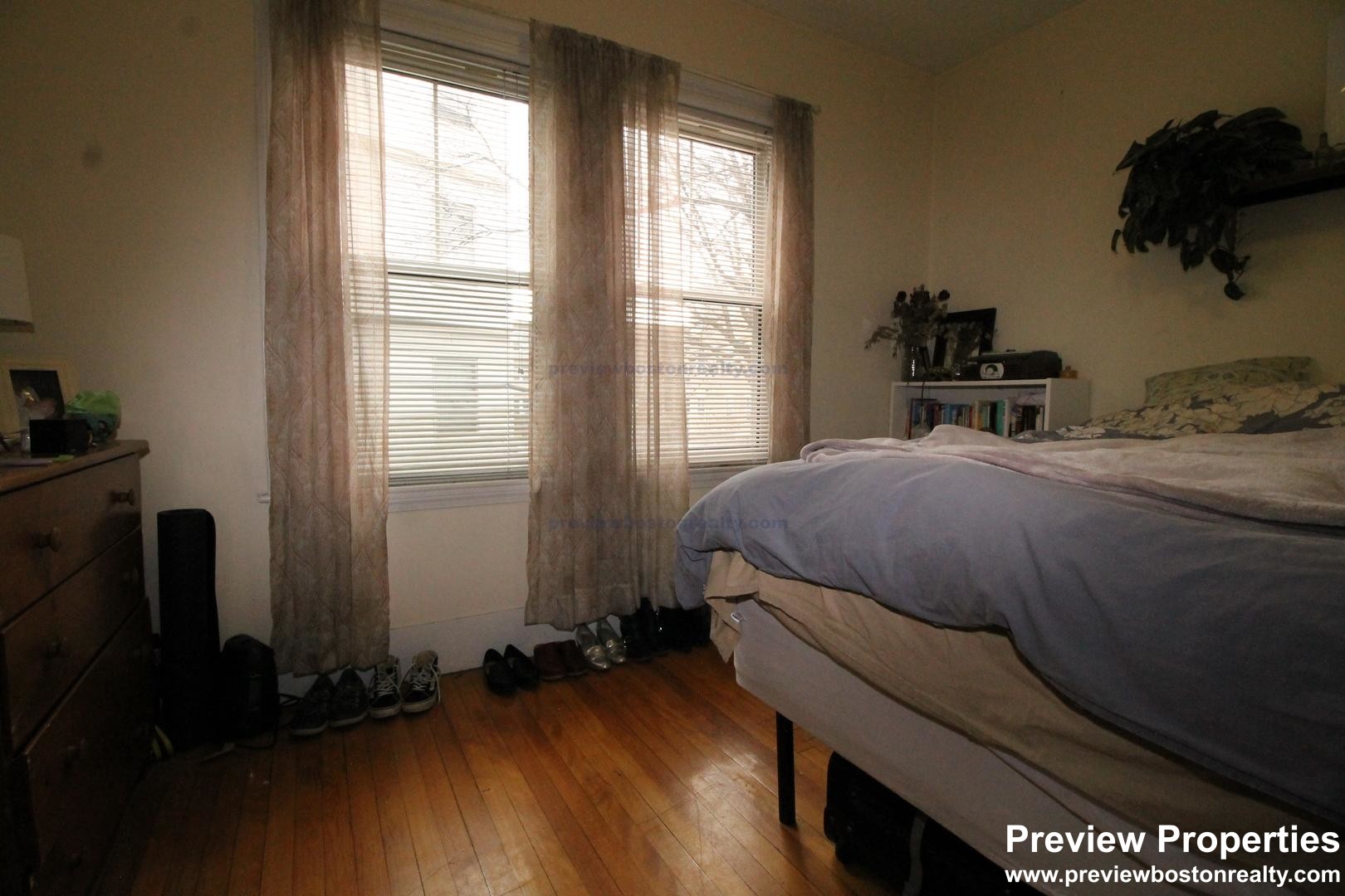 331 Faneuil St, Oak Square