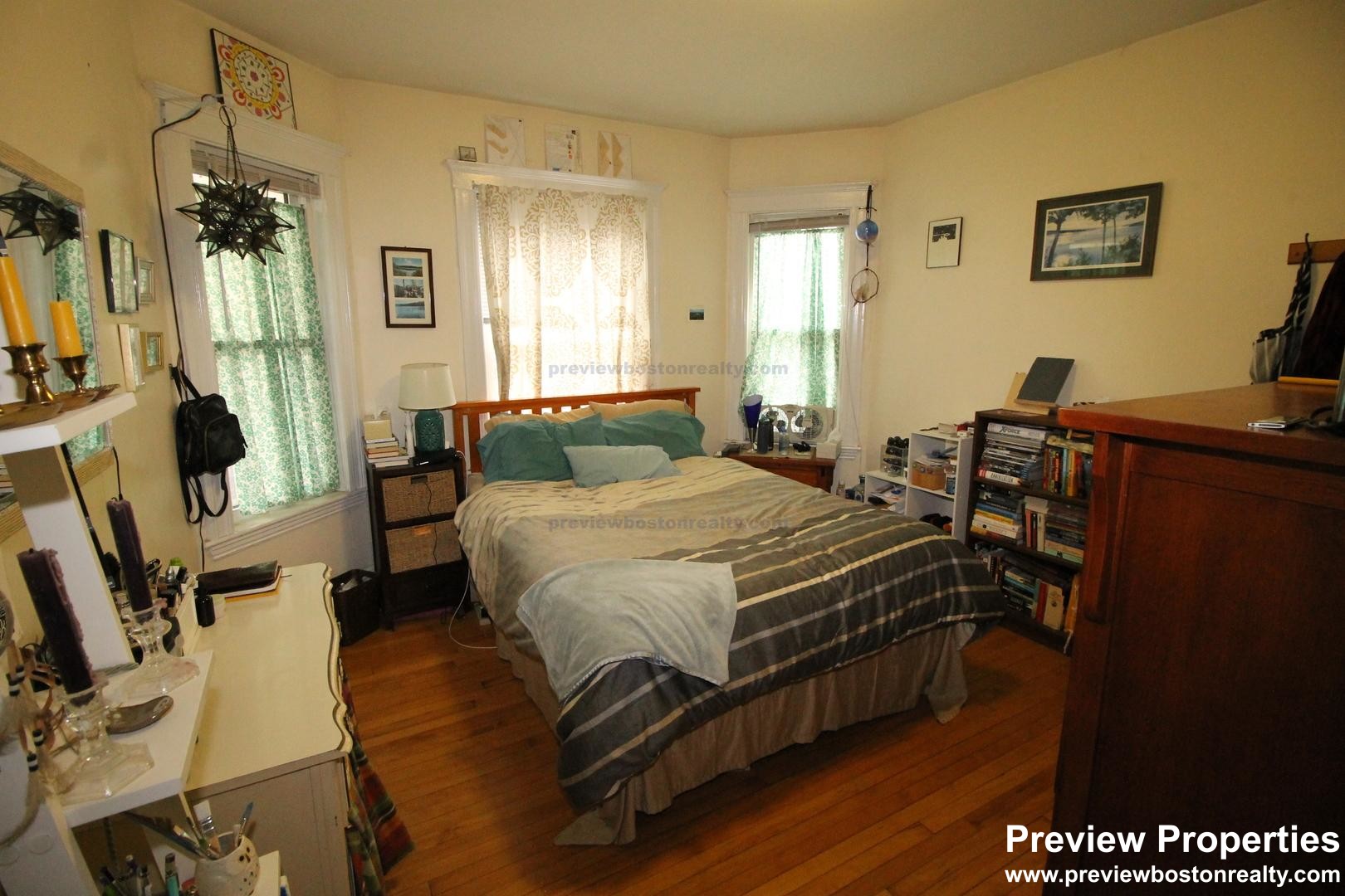 331 Faneuil St, Oak Square