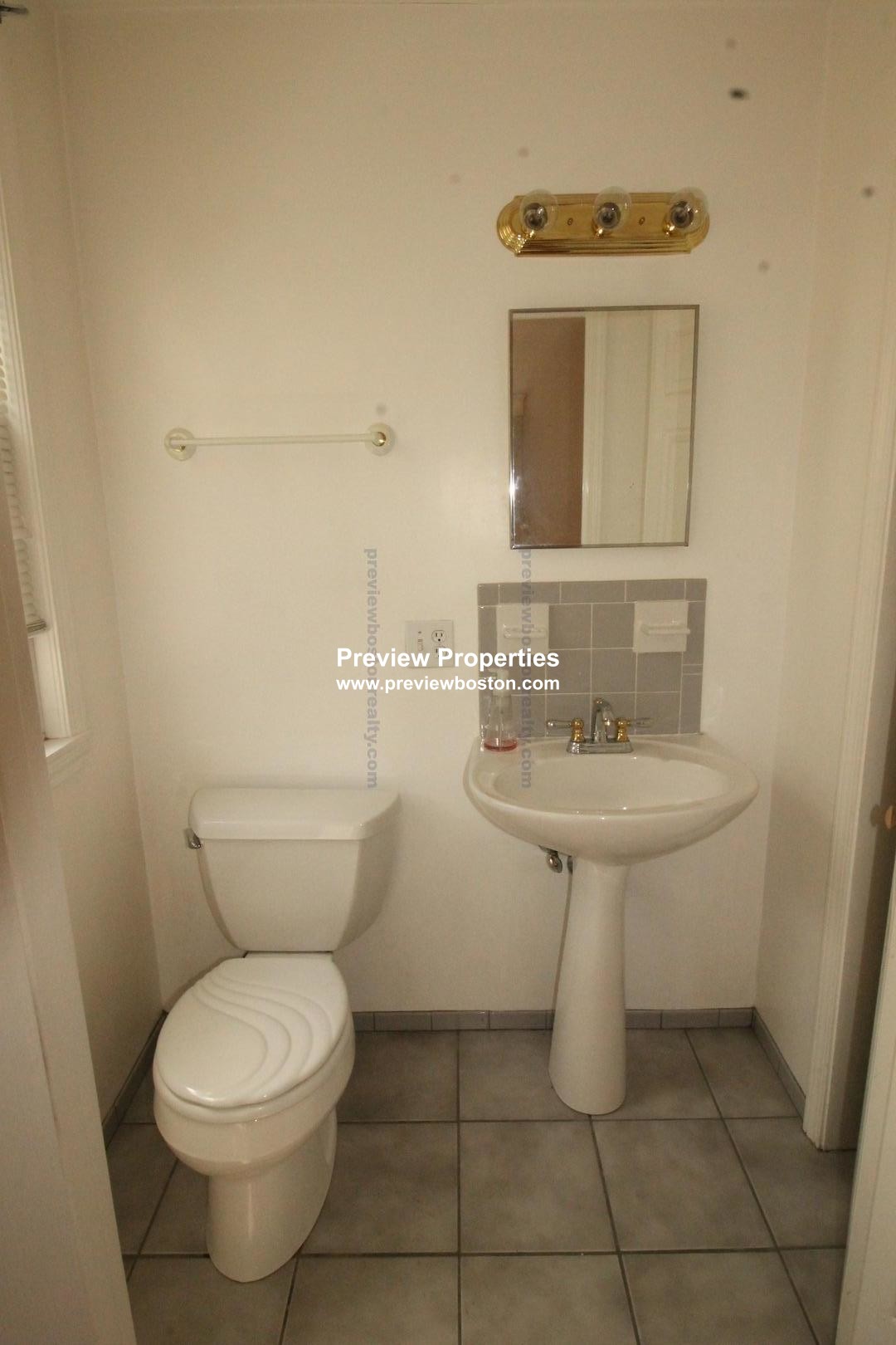 44 Champney St, Oak Square