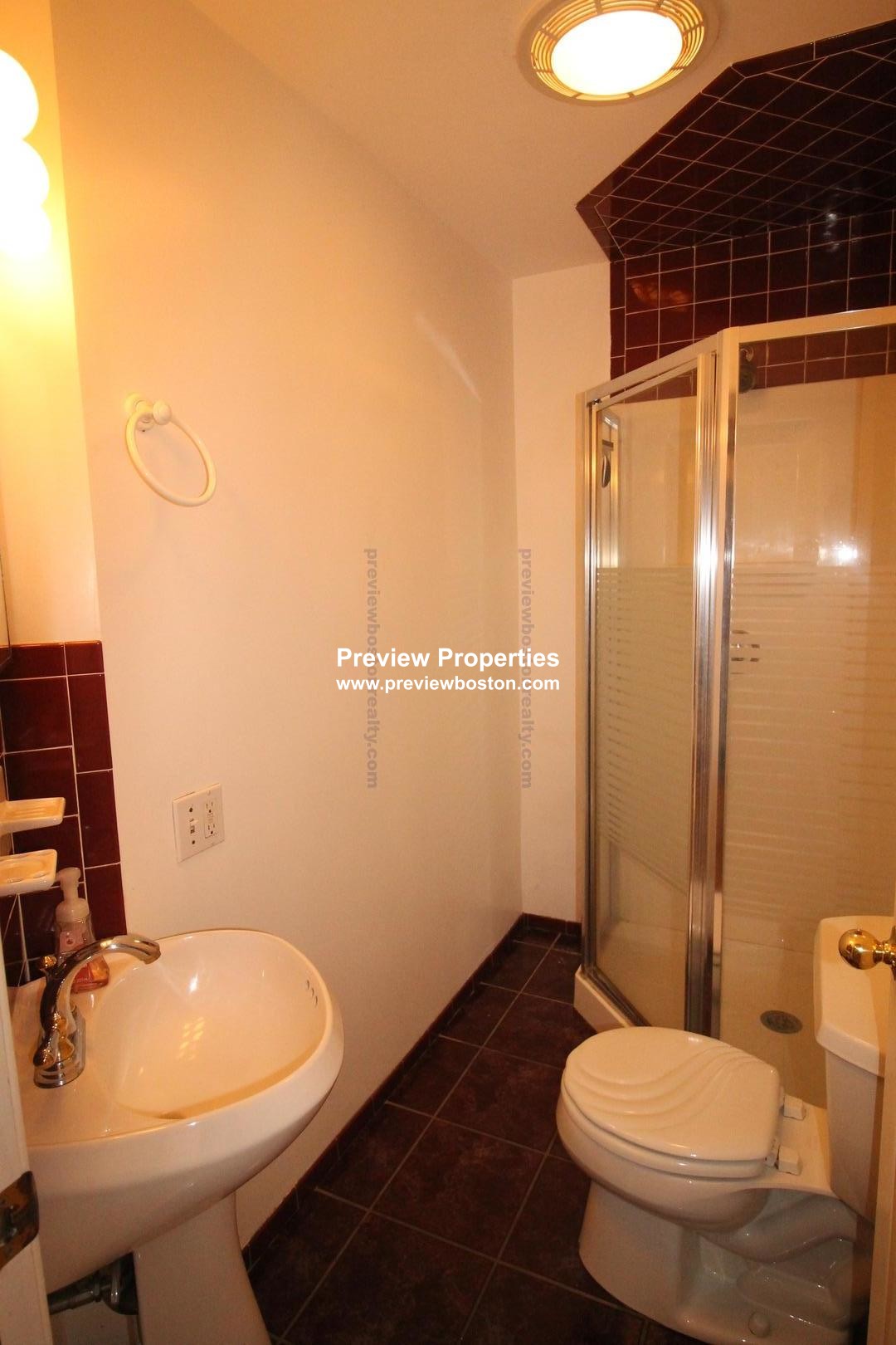 44 Champney St, Oak Square