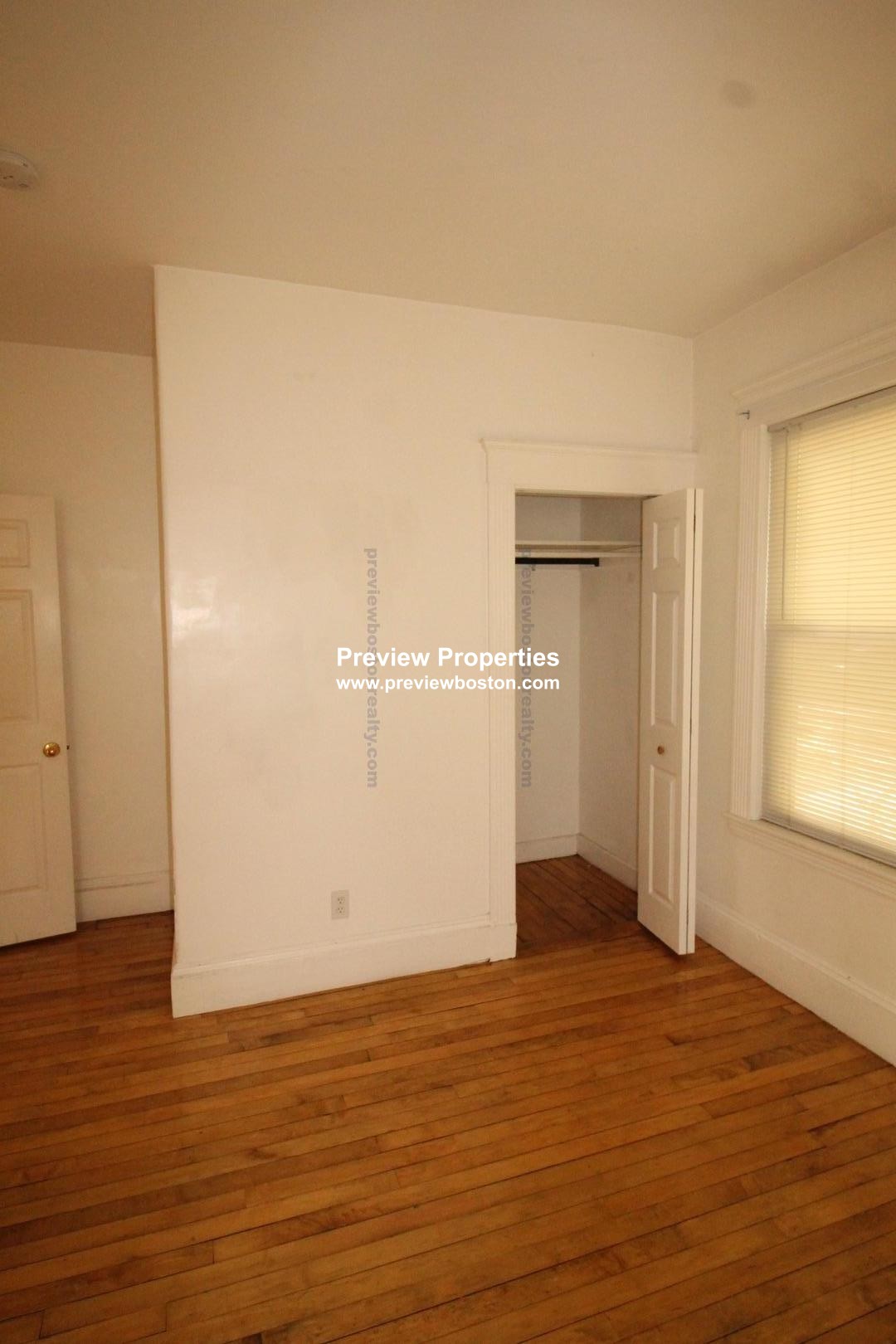 44 Champney St, Oak Square