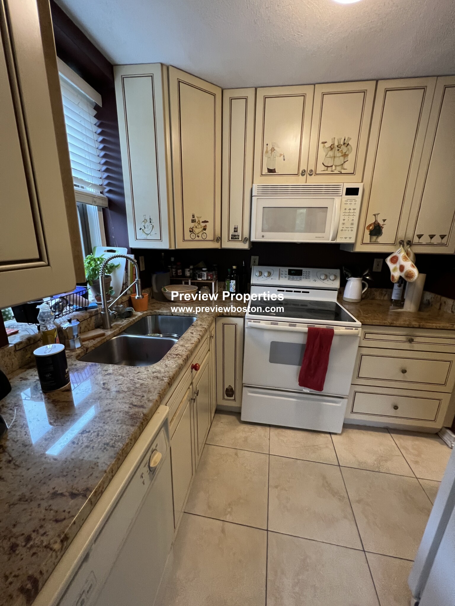 1427 Commonwealth Ave, Brighton