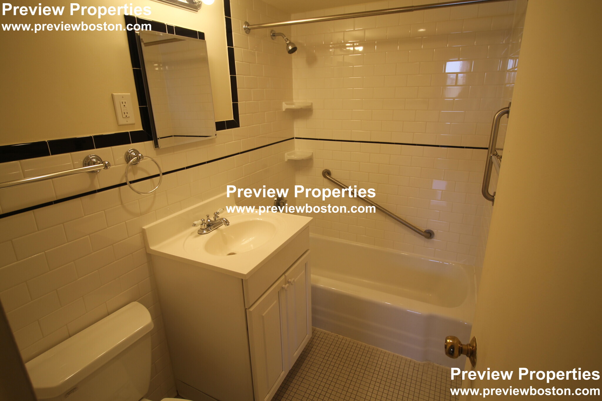 101 Monmouth St, Longwood