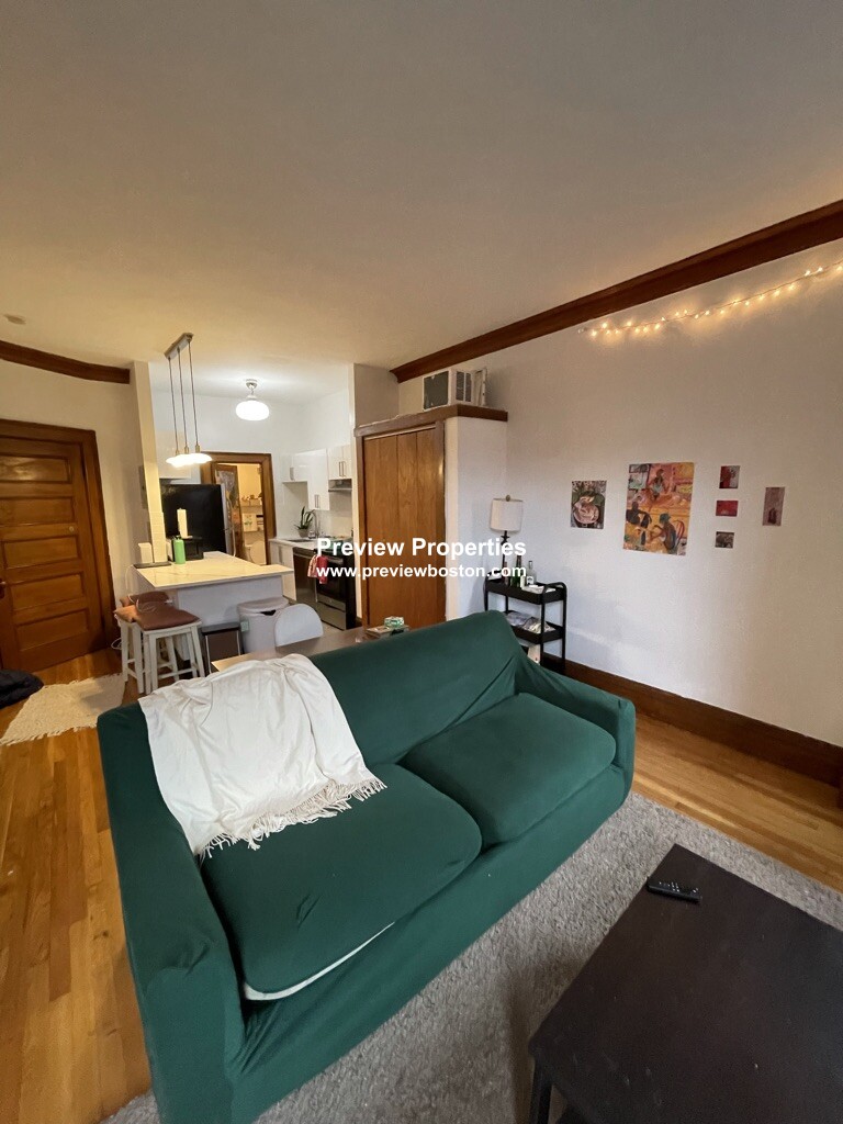 849 Beacon St, Fenway