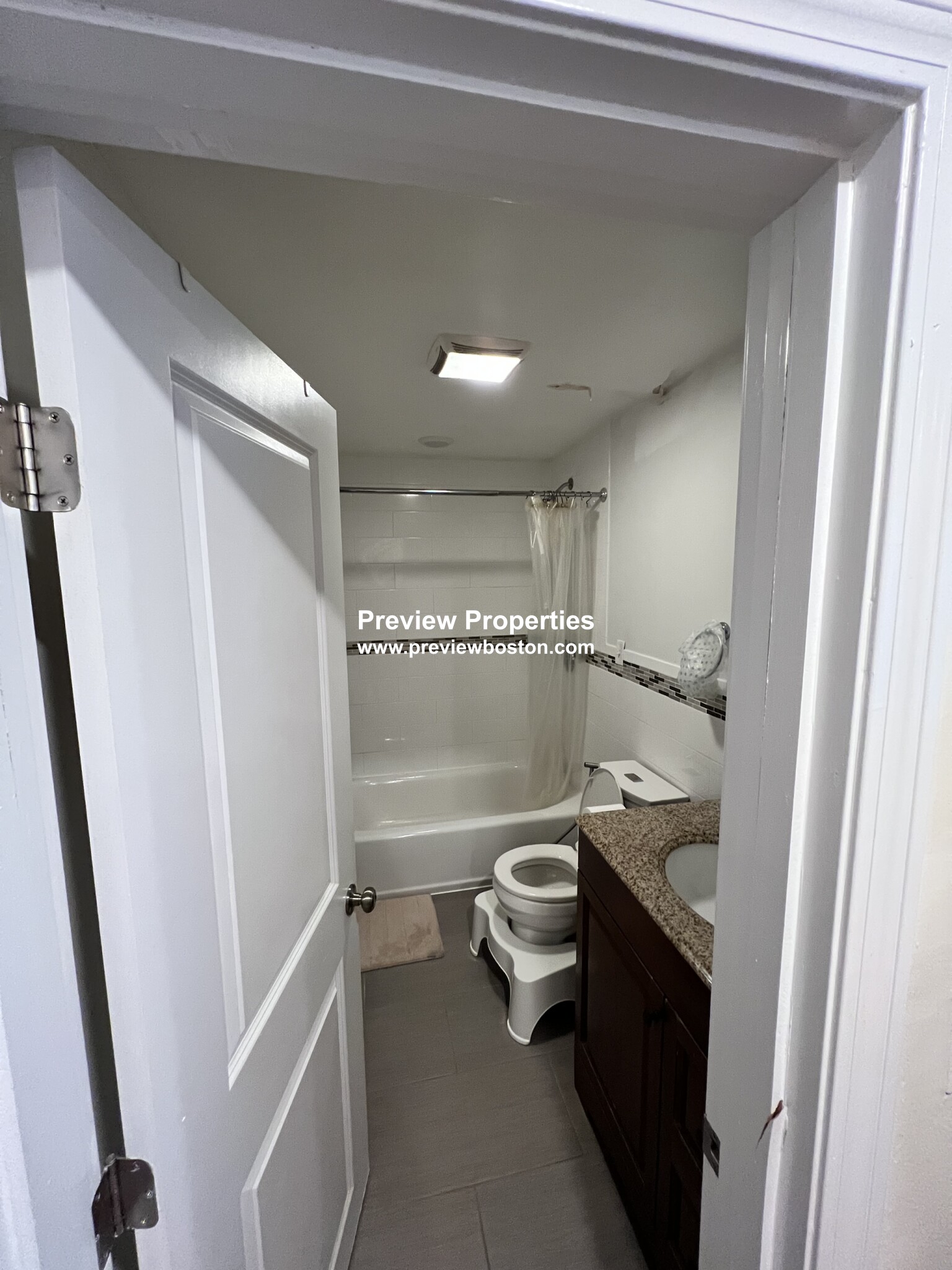 1.5 bed, 1 bath apartment for rent at 51 Cameron St Unit A, Brookline Village — photo 5 of 7