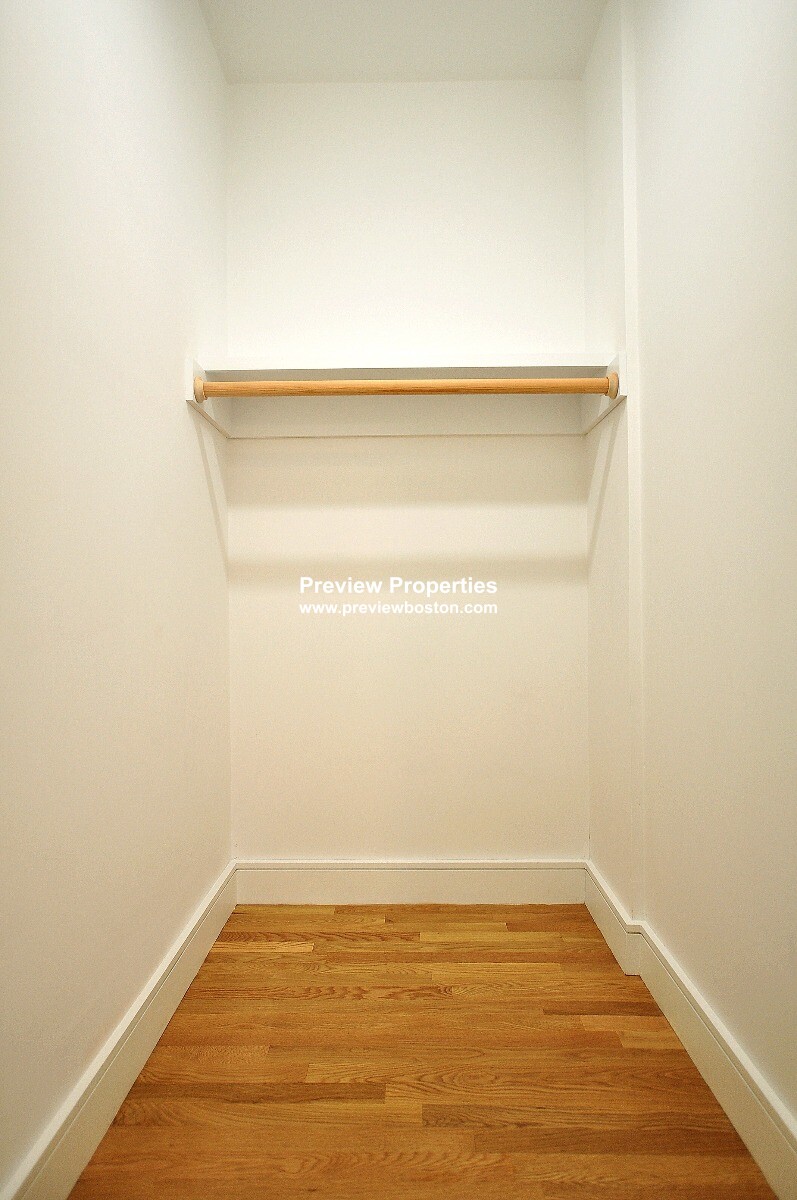 877 Beacon St, Fenway