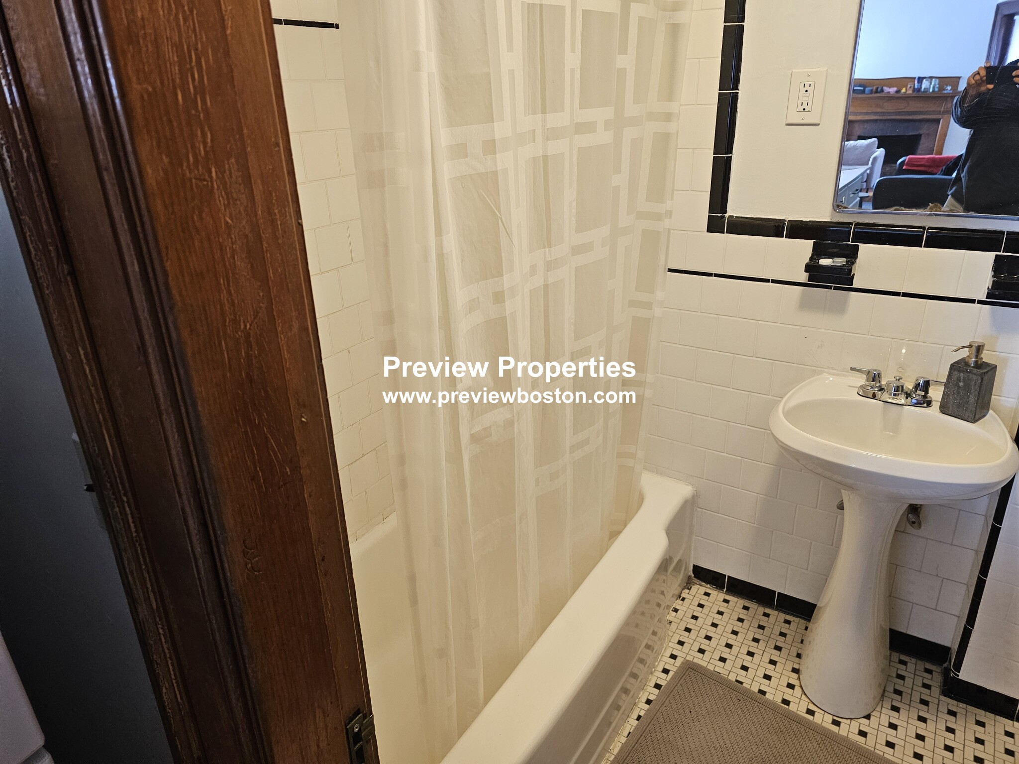 849 Beacon St, Fenway