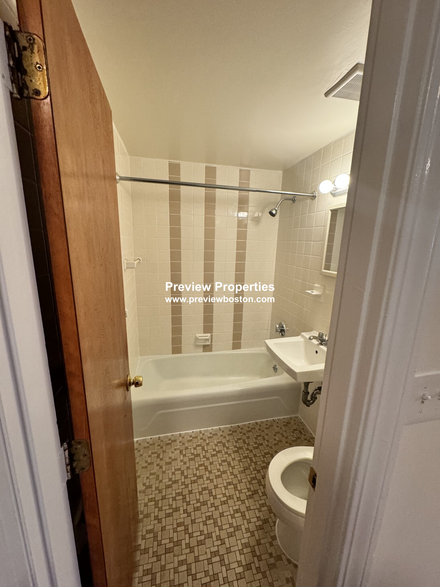 180 North Beacon St, Brighton