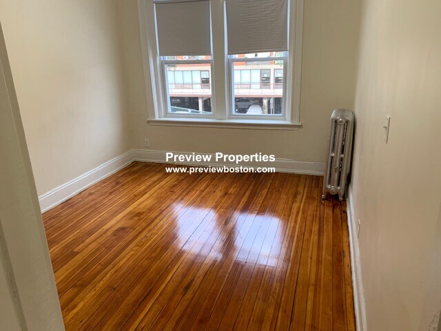 7 Mount Hood Rd, Brighton