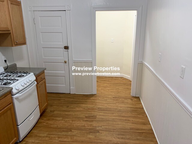 7 Mount Hood Rd, Brighton