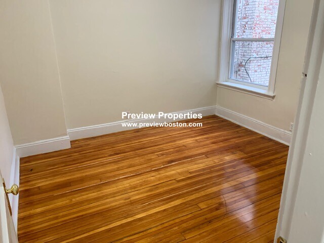 7 Mount Hood Rd, Brighton