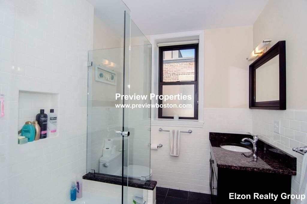 2021 Commonwealth Ave, Brighton