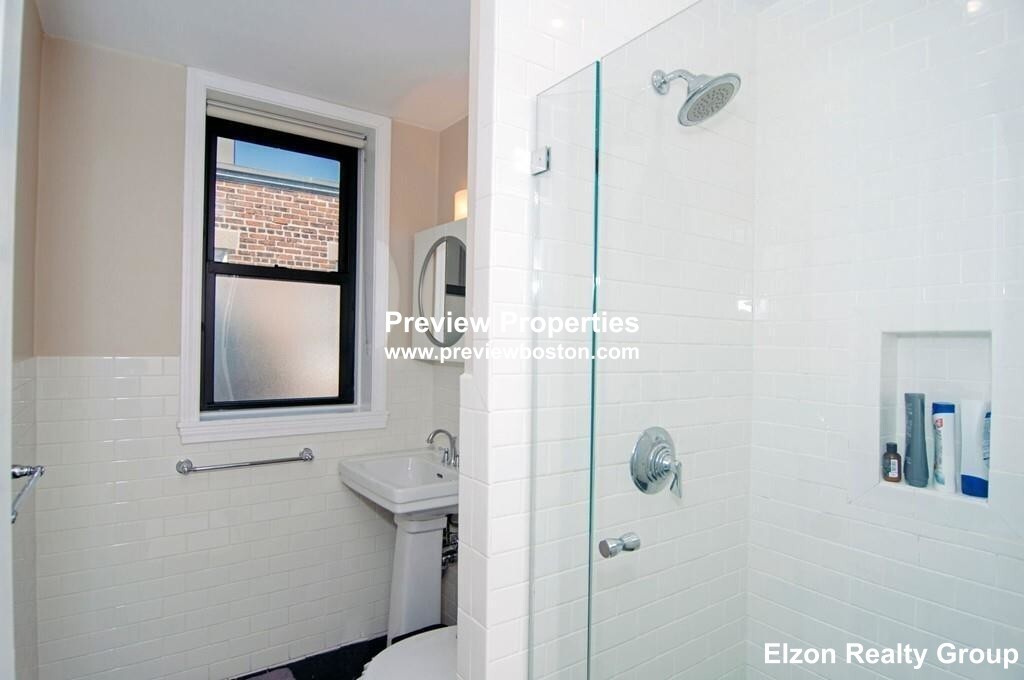 2021 Commonwealth Ave, Brighton