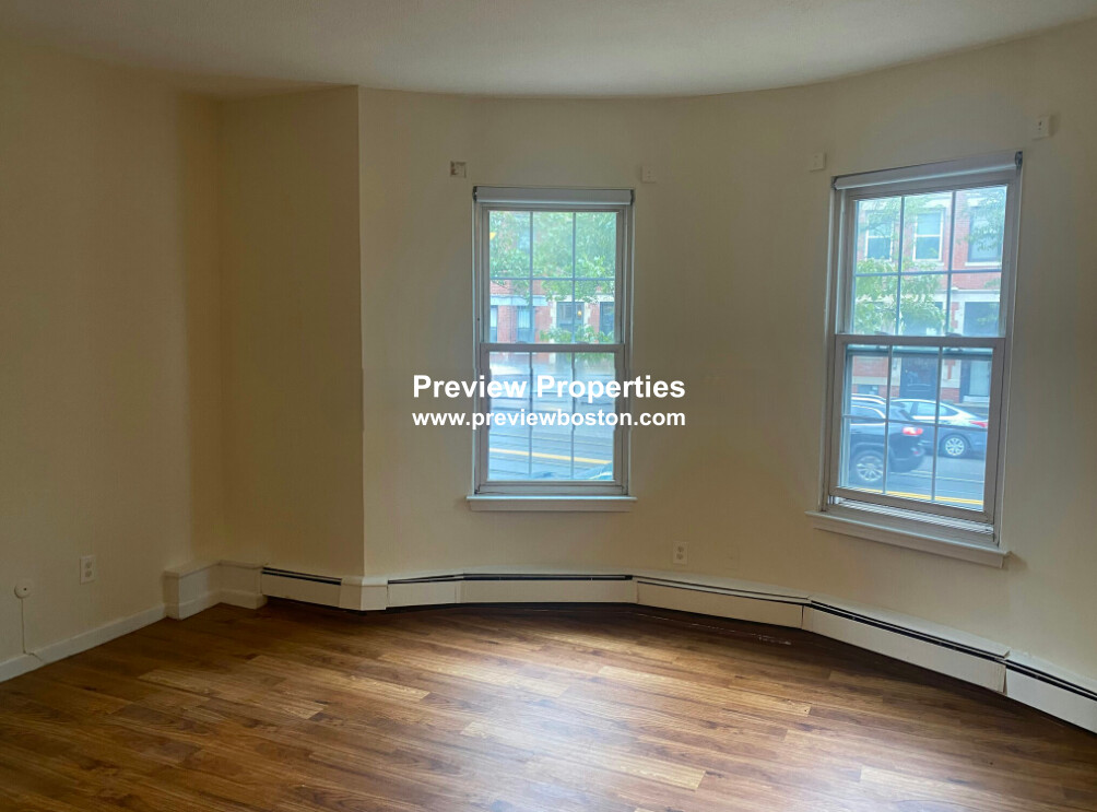 54 South Huntington Ave, Jamaica Plain