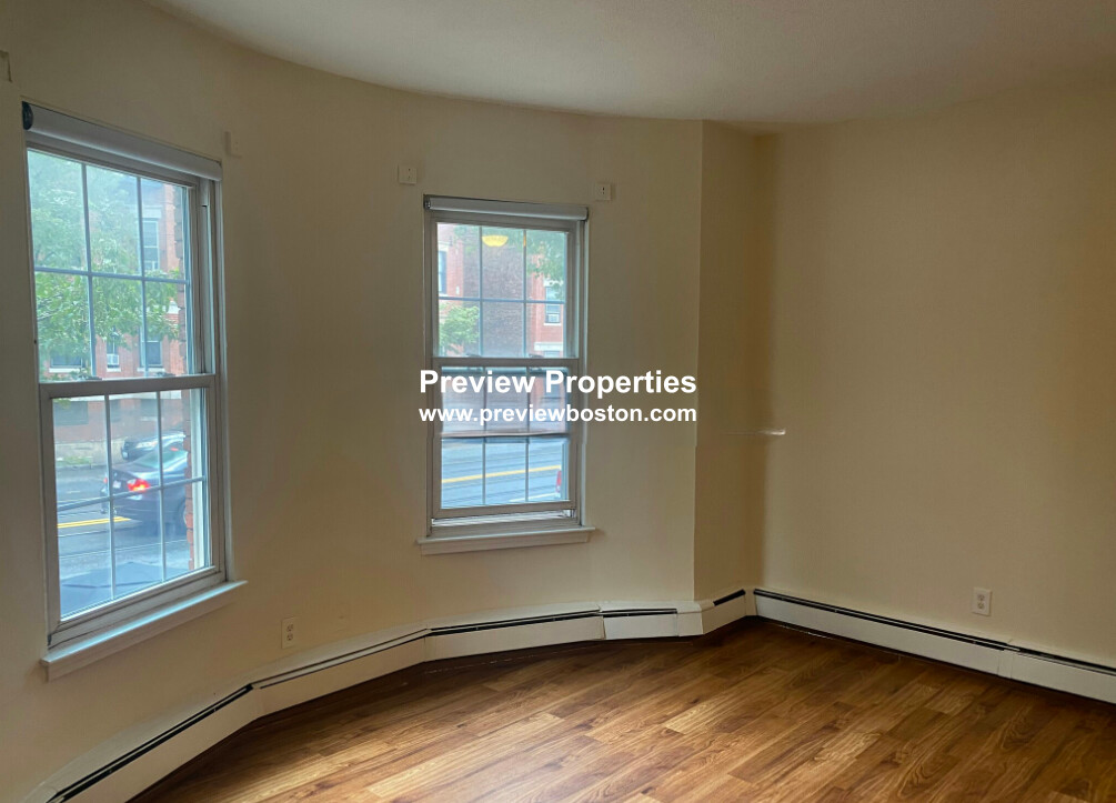 54 South Huntington Ave, Jamaica Plain