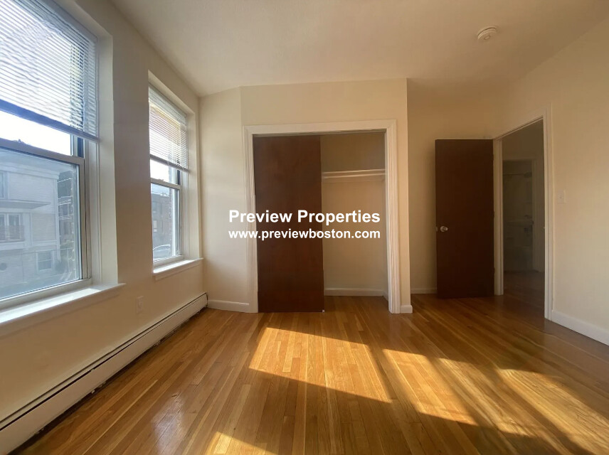 176 North Beacon St, Brighton