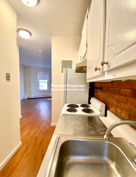 74 South Huntington Ave, Jamaica Plain