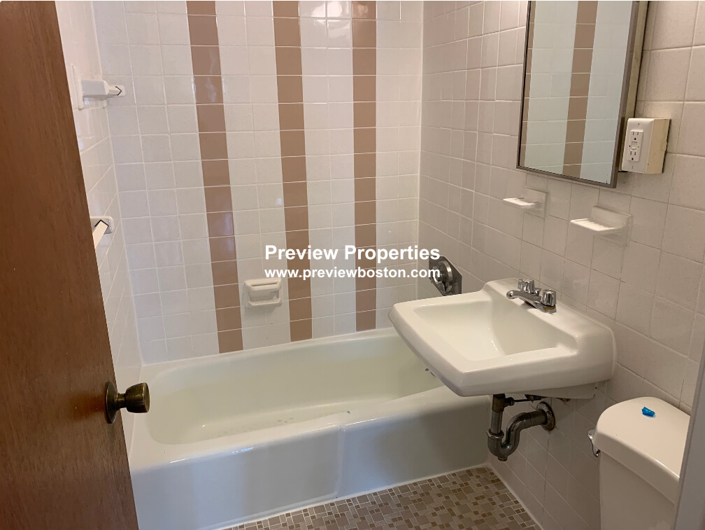 74 South Huntington Ave, Jamaica Plain