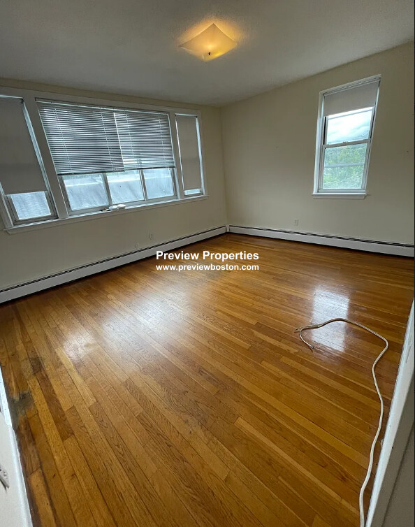 160 North Beacon St, Brighton