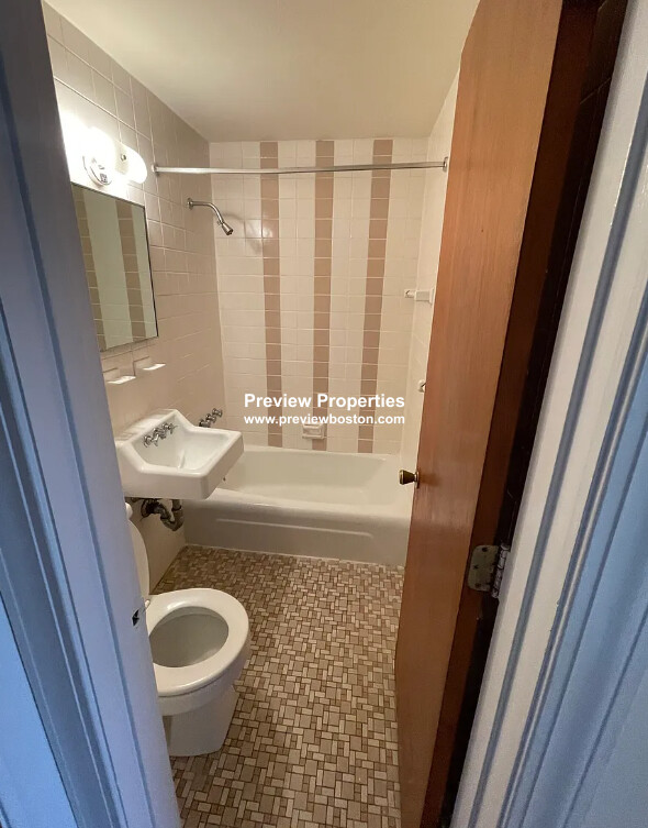 160 North Beacon St, Brighton