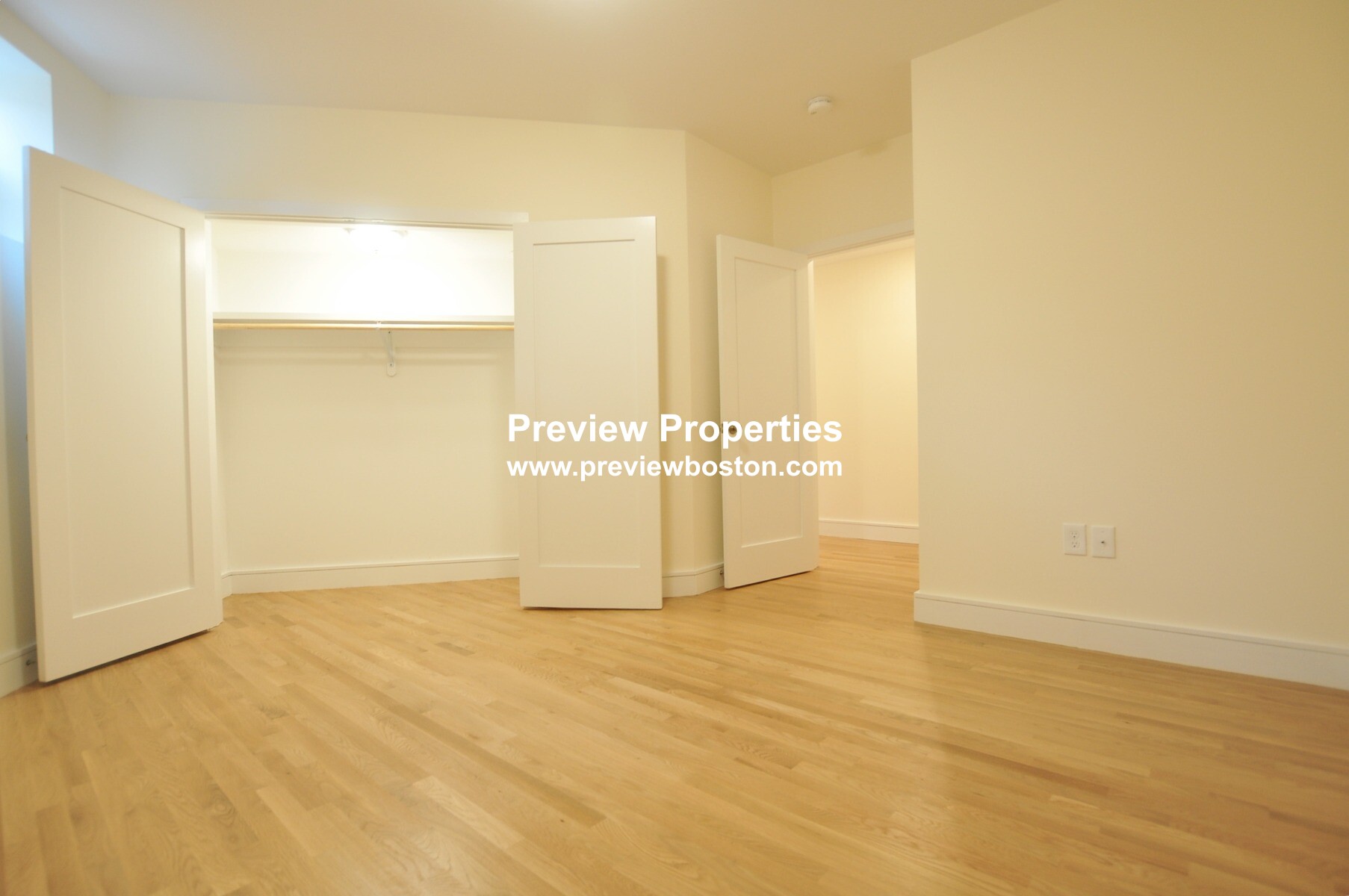 877 Beacon St, Fenway