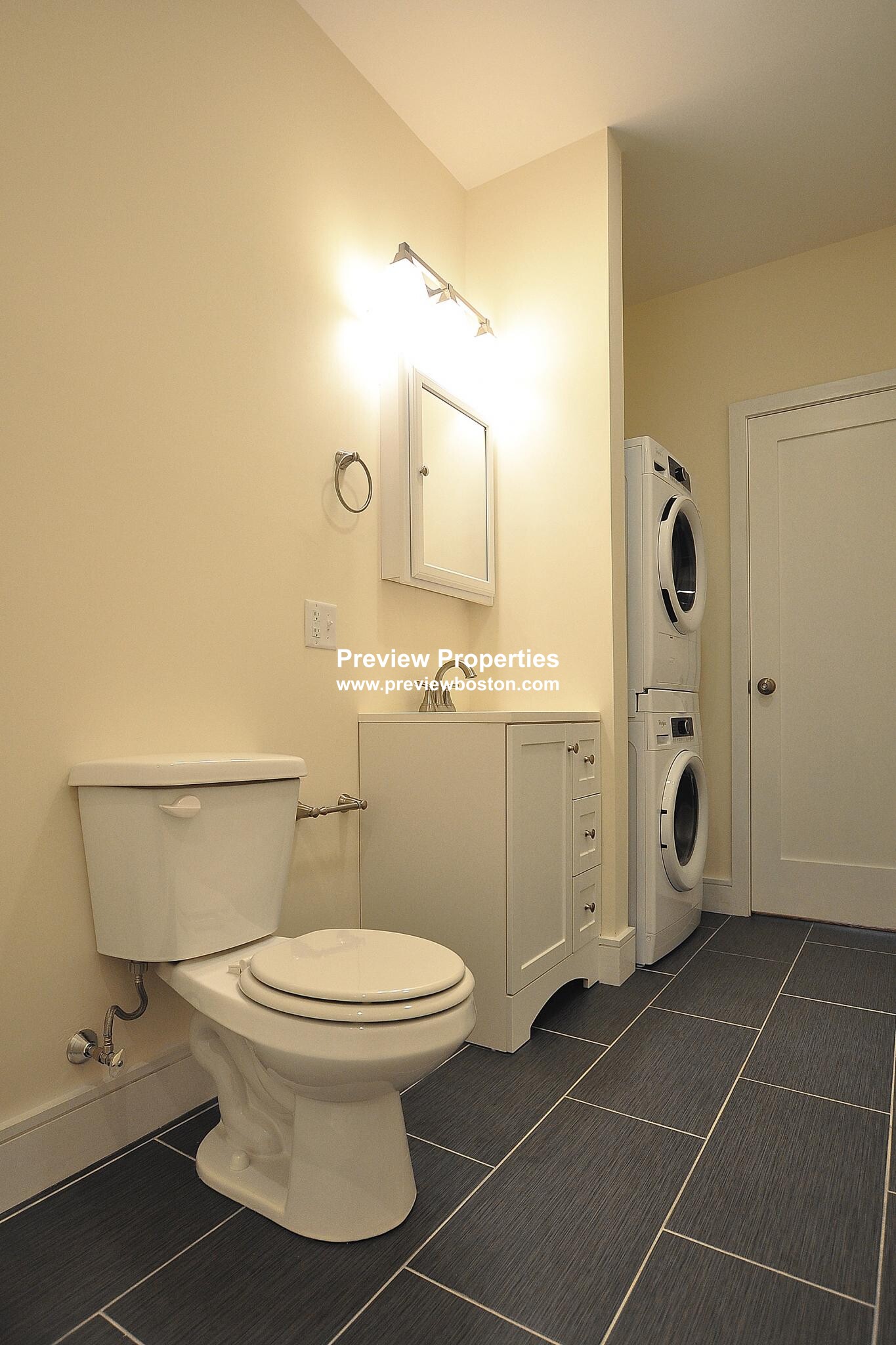 877 Beacon St, Fenway