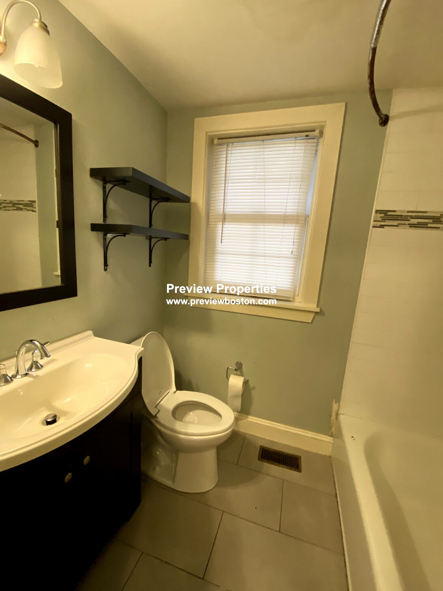 2 Braemore Rd, Brighton