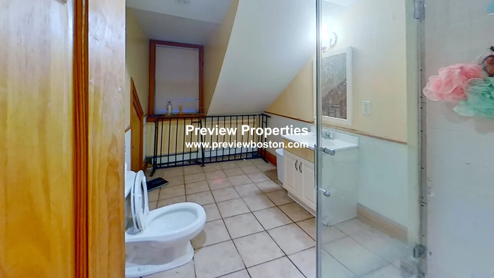 21 Alpine St, Roxbury