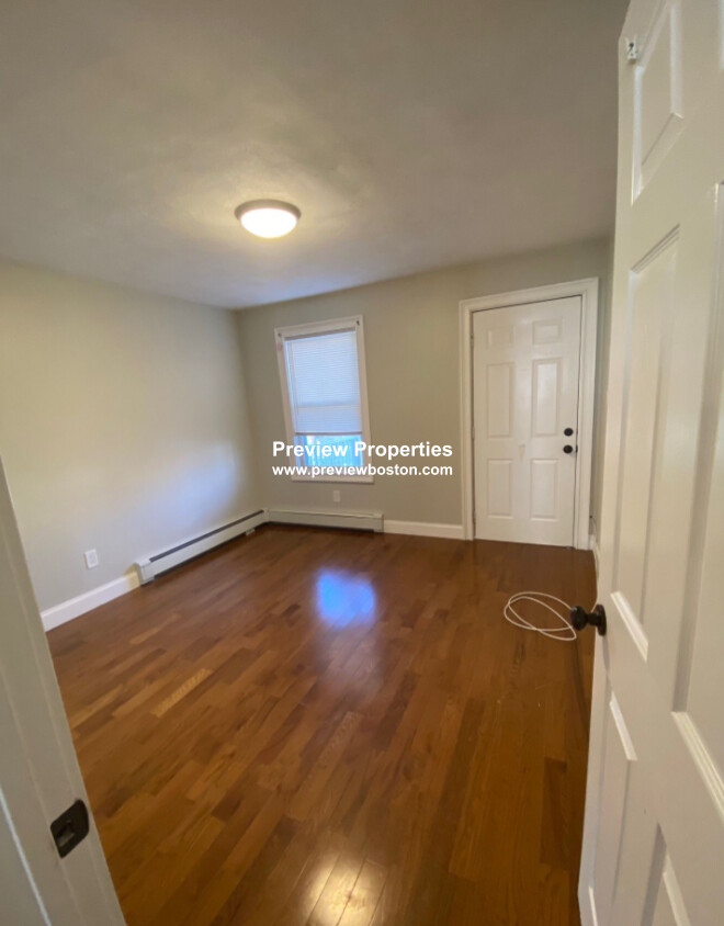 12 Chelsea St, East Boston