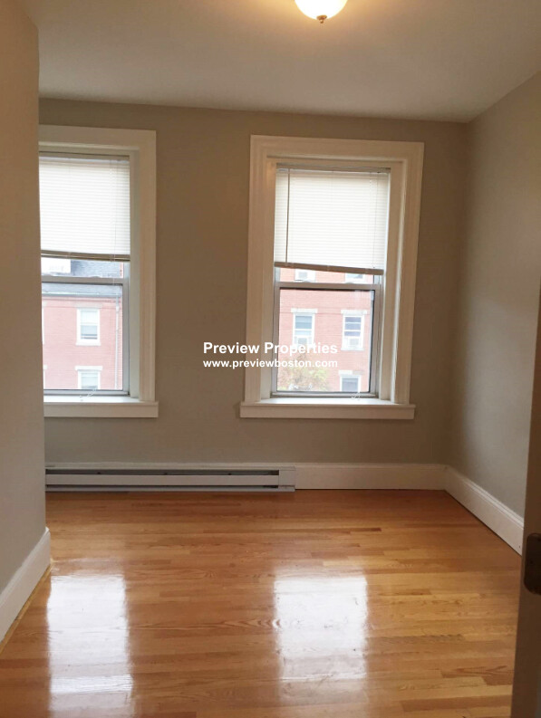 20 Chelsea St, East Boston