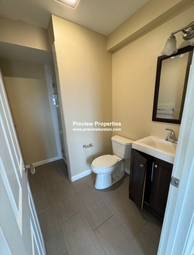 53 Chelsea St, East Boston