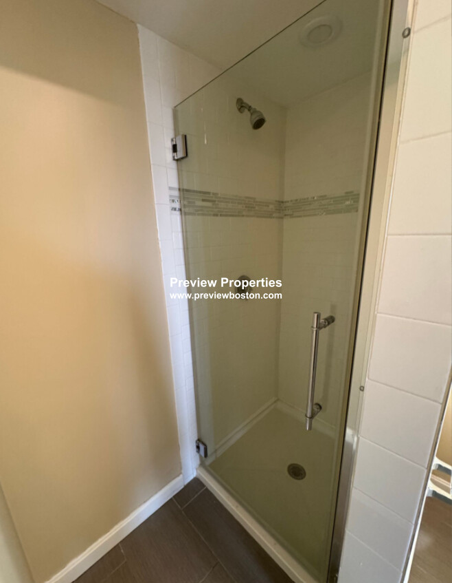 53 Chelsea St, East Boston