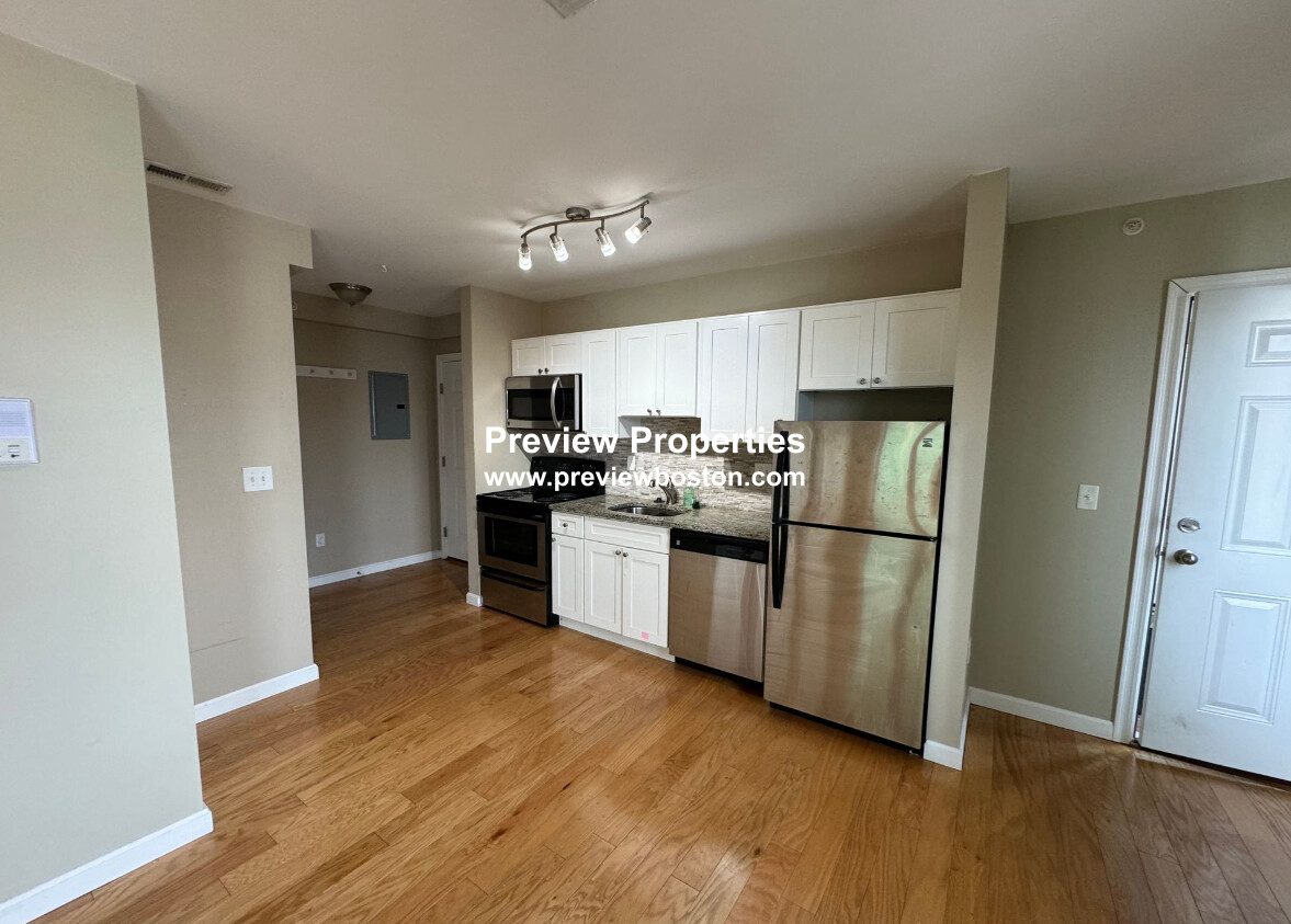 53 Chelsea St, East Boston