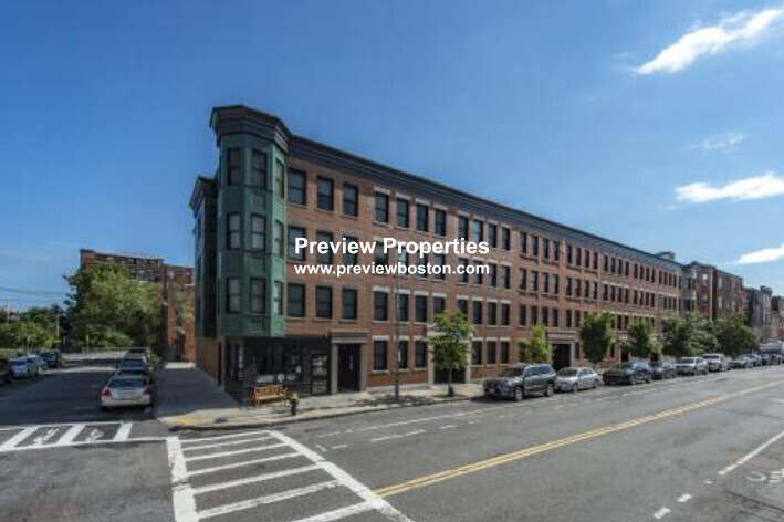 53 Chelsea St, East Boston